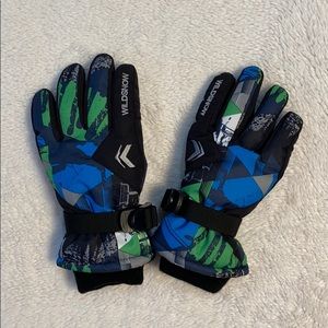 Like New Kids Snow/Ski Gloves - Size M